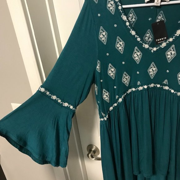 Torrid: New with Tags Embroidered Babydoll Tee - Picture 7 of 15
